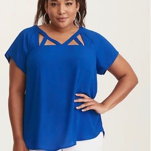 Blue Torrid s/s blouse with detail at neck